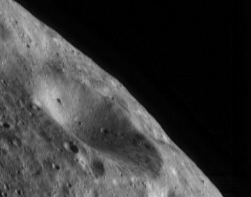 Vue rapproche d'Eros (24 ko)