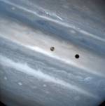 Io passant devant Jupiter, vu par Hubble (juillet 1997)