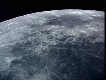 Surface lunaire et Gassendi (38 ko)