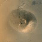 Les volcans Ceraunius Tholus et Uranius Tholus vus par MGS. (avril 2002)