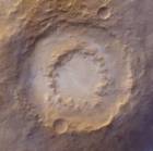 Toujours par Mars Global Surveyor, quatre images de cratres martiens gels (octobre 2000)