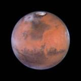 Une rencontre au plus proche avec Mars, un ensemble de vues montrant la plante rouge sous quatre angles,  partir de photographies d'Hubble et les explications des dtails montrs. (mai 1999)
