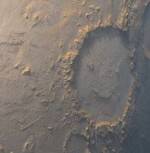 Une vue par MGS du << Cratre souriant >>. (mars 1999)