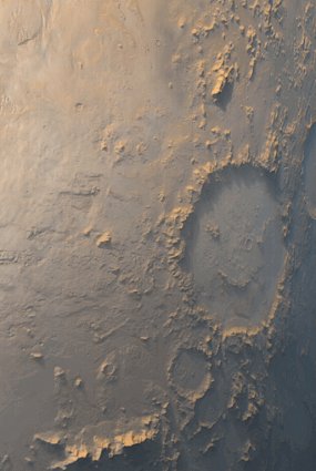 Le cratre au visage souriant (396 ko)