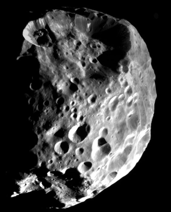 Phoeb par Cassini, le 11 juin 2004 (82 ko)