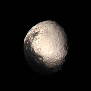 Japet par Voyager 2, le 22 aot 1981 (41 ko)