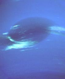 La Grande tache sombre de Neptune (35 ko)