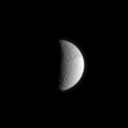 Tthys par Cassini, le 3 juillet 2004 (5 ko)