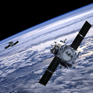 Vue d'artiste du dploiement des panneaux solaires des deux satellites dans l'espace (122 ko)
