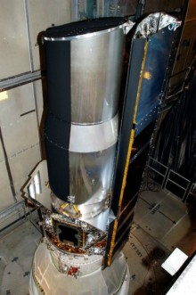 Spitzer mont en haut de la fuse  Cap Canaveral le 14 aot 2003 (61 ko)